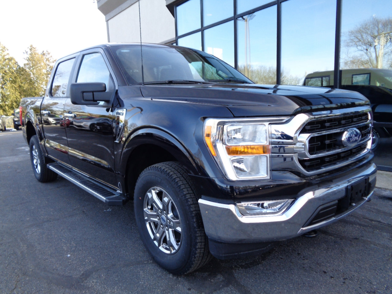 Used 2023 Ford F150 XLT w/ XTR Package image 3