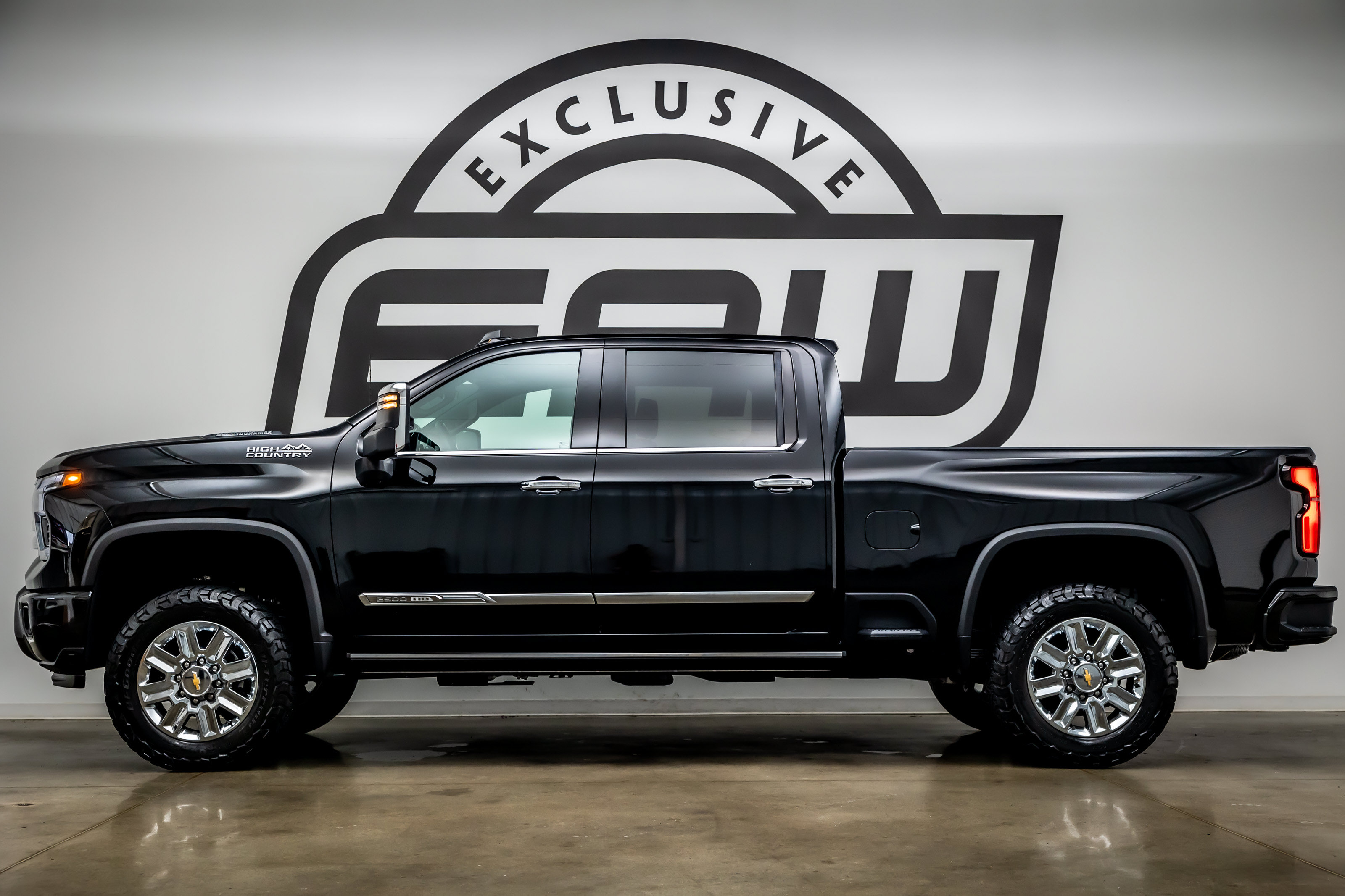 Used 2024 Chevrolet Silverado 2500 High Country w/ High Country Premium Package AWD/4WD image 6