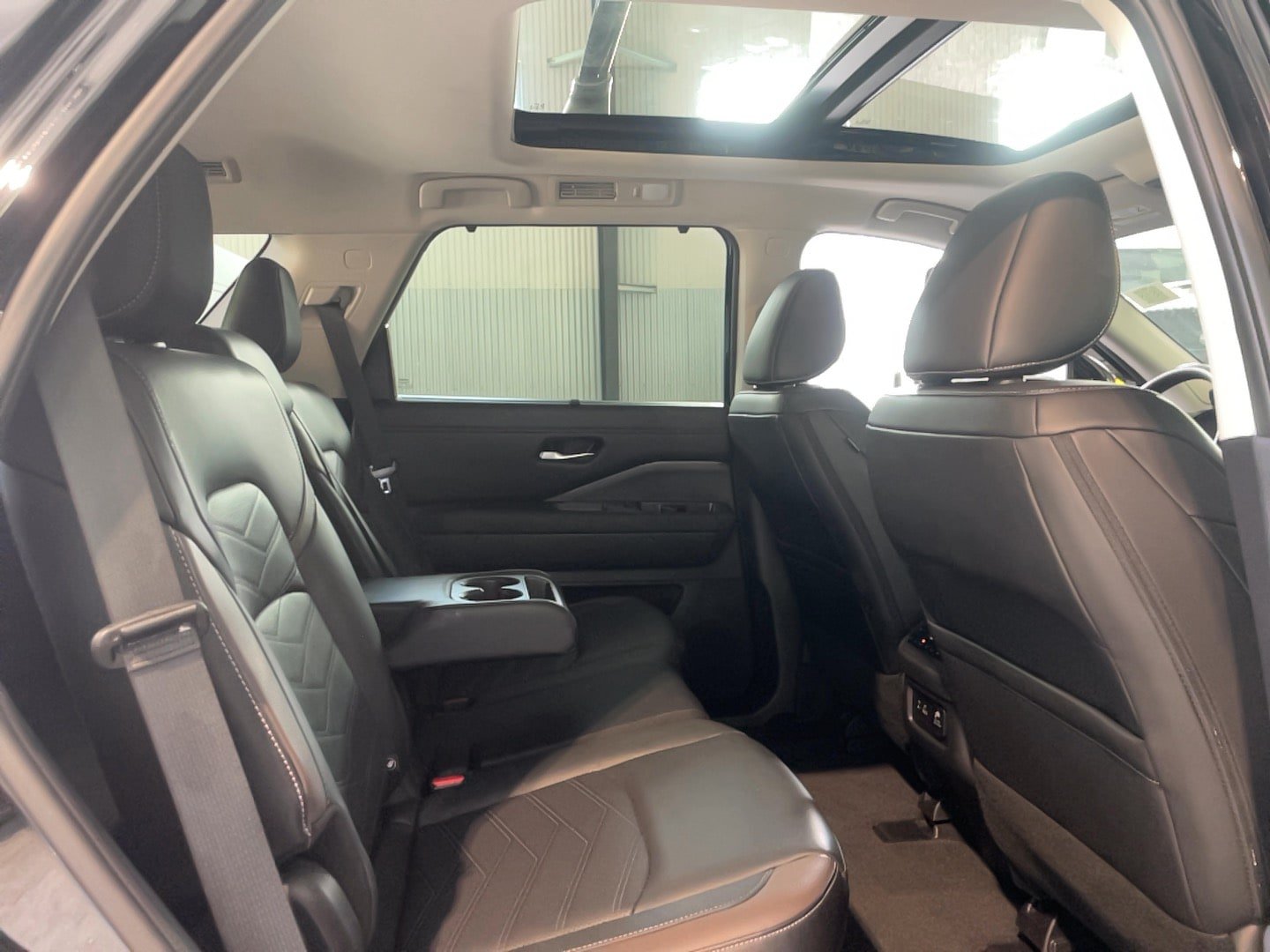 Used 2024 Nissan Pathfinder Platinum w/ Cargo Package AWD/4WD image 25