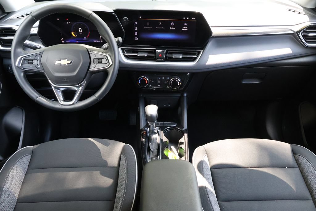Used 2024 Chevrolet TrailBlazer LT w/ LT Cold Weather Package FWD image 16