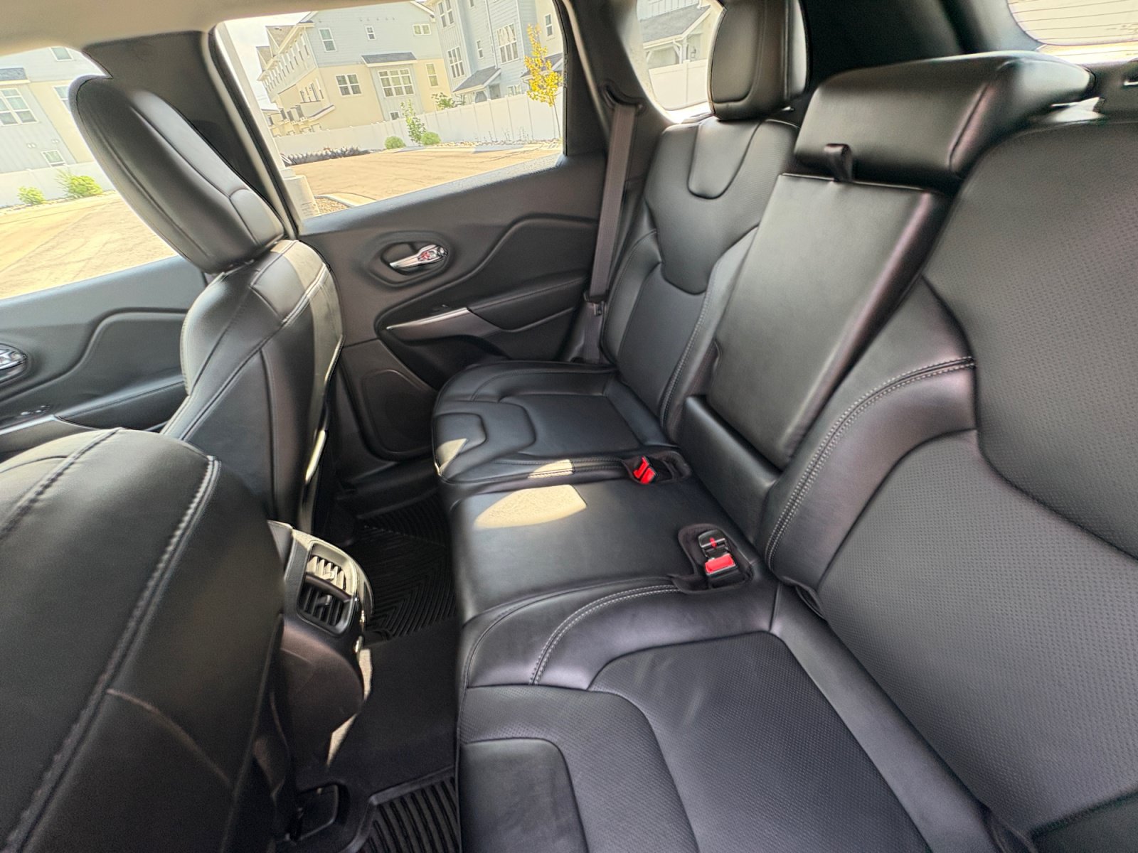 Used 2022 Jeep Cherokee Latitude Lux AWD/4WD image 17