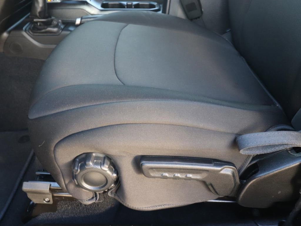 Used 2019 Jeep Wrangler Sport S image 16