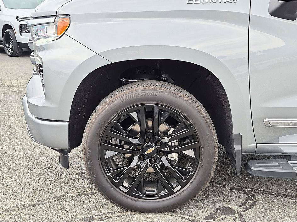 Certified 2025 Chevrolet Silverado 1500 High Country AWD/4WD image 10