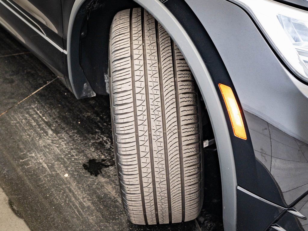 Used 2024 Volkswagen Tiguan SE R-Line image 40