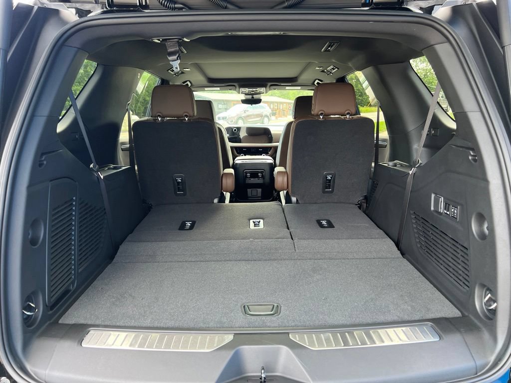 New 2026 Chevrolet Tahoe High Country w/ Sun And Tow Package AWD/4WD image 11