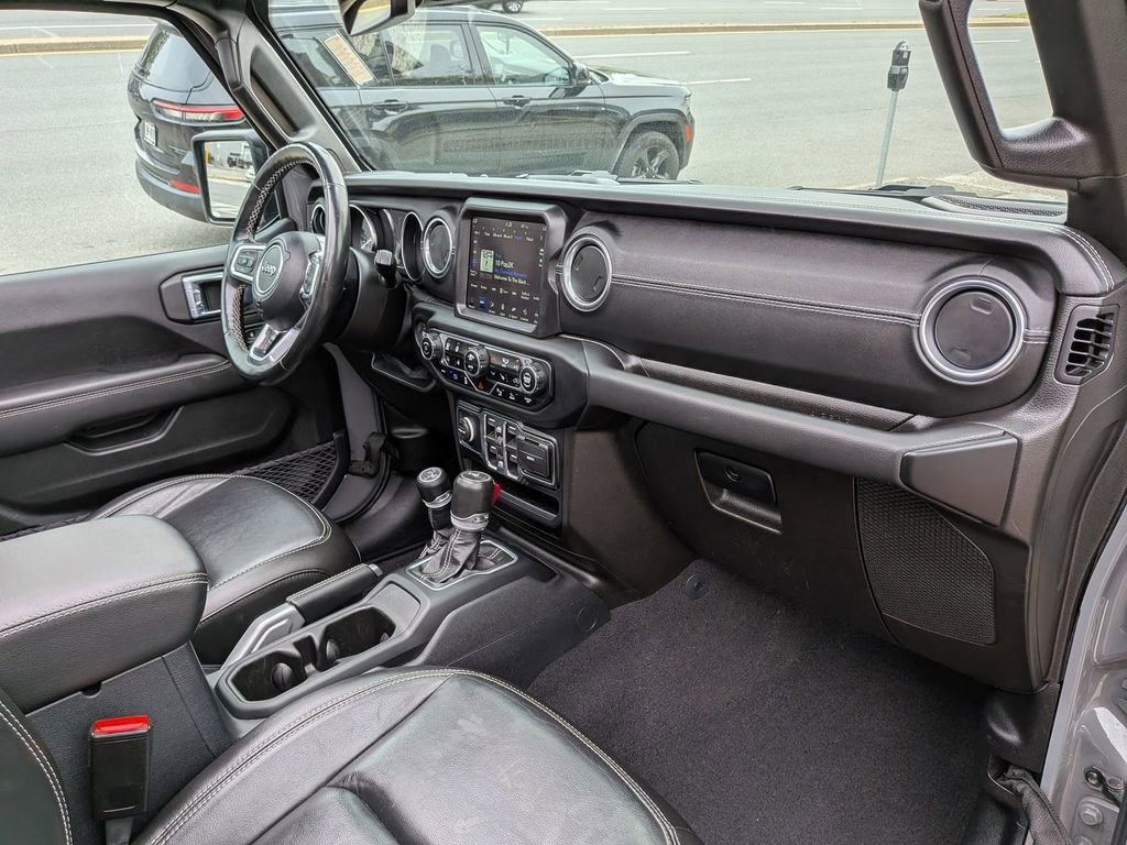Used 2021 Jeep Wrangler Unlimited Sahara w/ Cold Weather Group AWD/4WD image 27