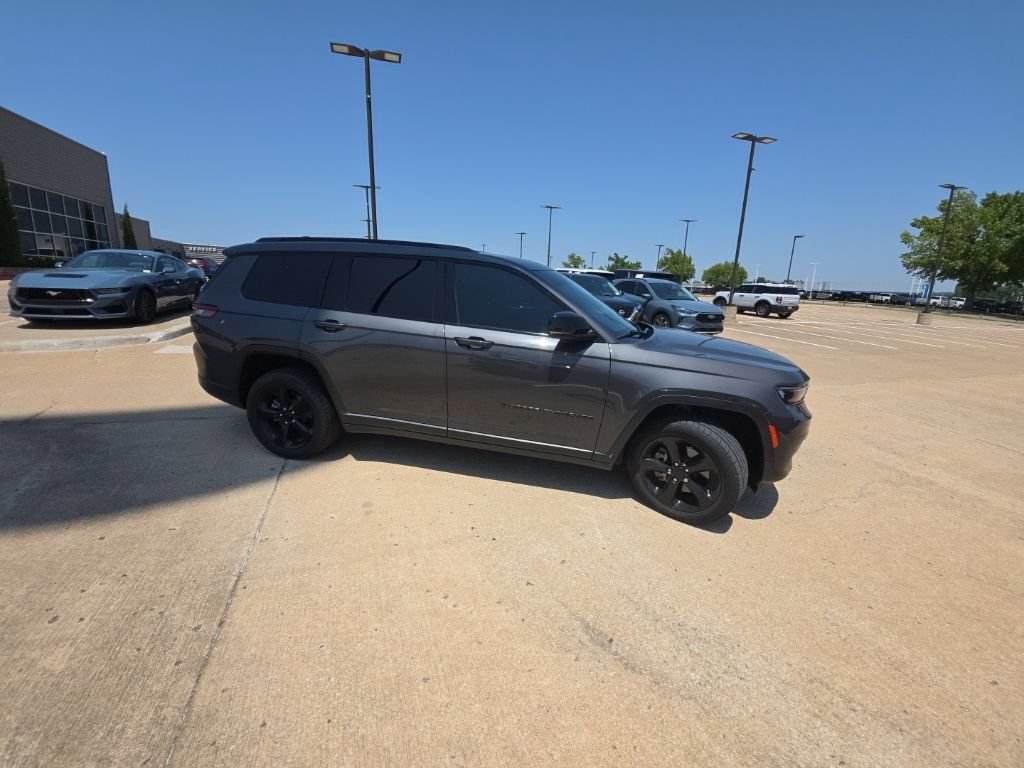 Used 2021 Jeep Grand Cherokee L Laredo AWD/4WD image 2