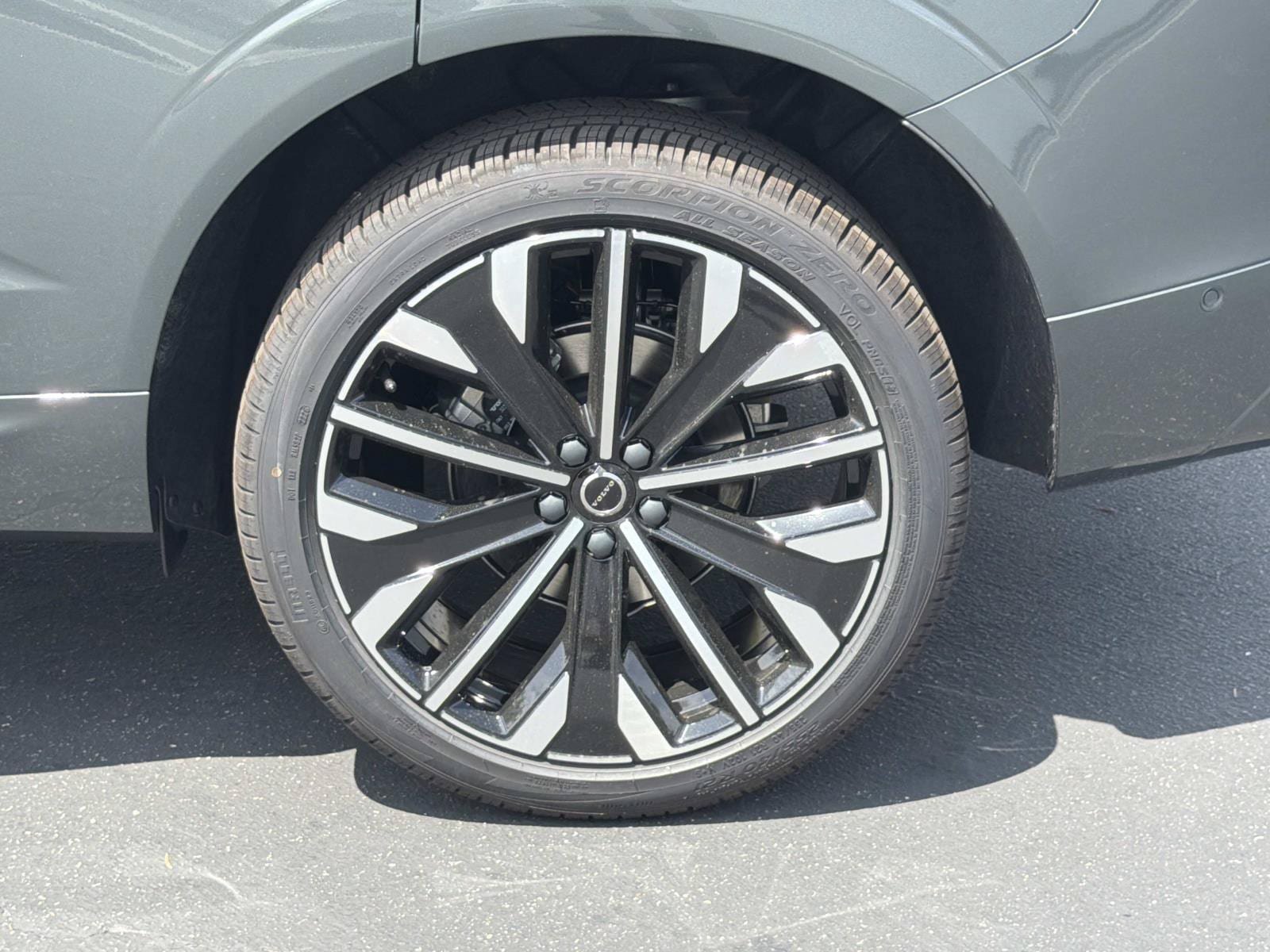 New 2027 Volvo XC60 B5 Ultra AWD/4WD image 23