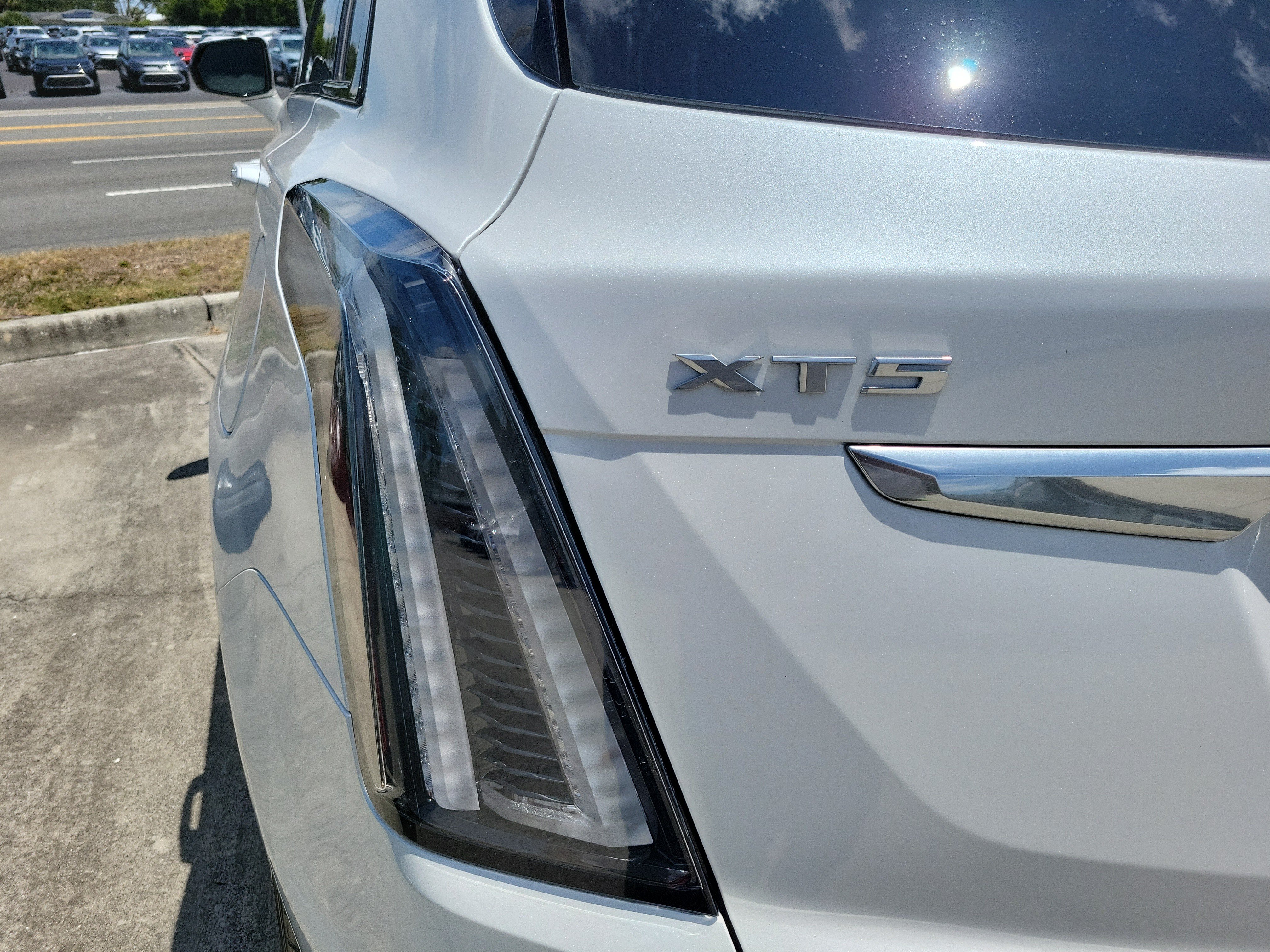 Certified 2022 Cadillac XT5 Sportv w/ Platinum Package AWD/4WD image 9