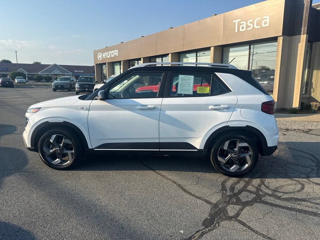 Used 2024 Hyundai Venue Limited FWD image 8