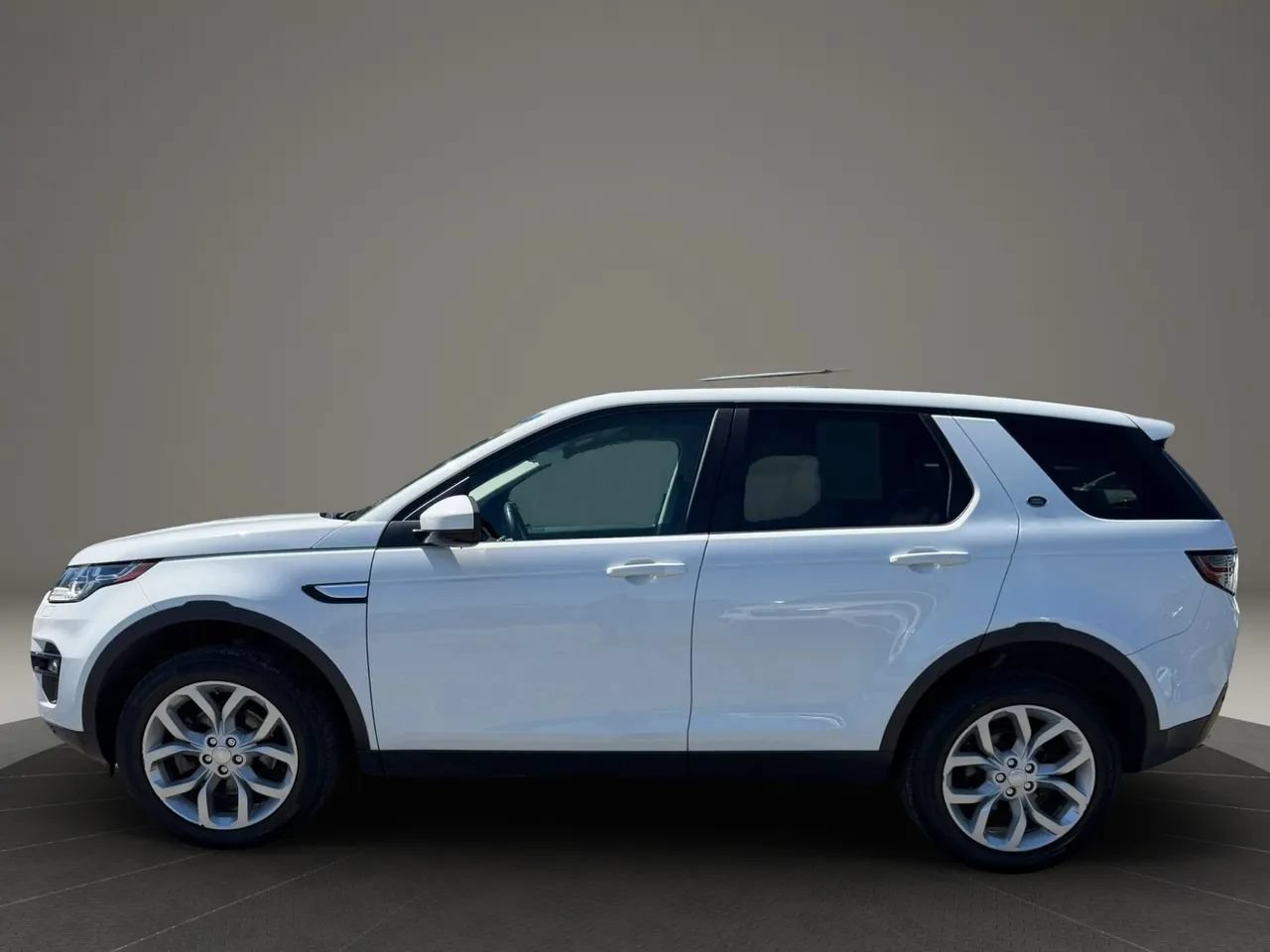 Used 2018 Land Rover Discovery Sport HSE AWD/4WD image 8