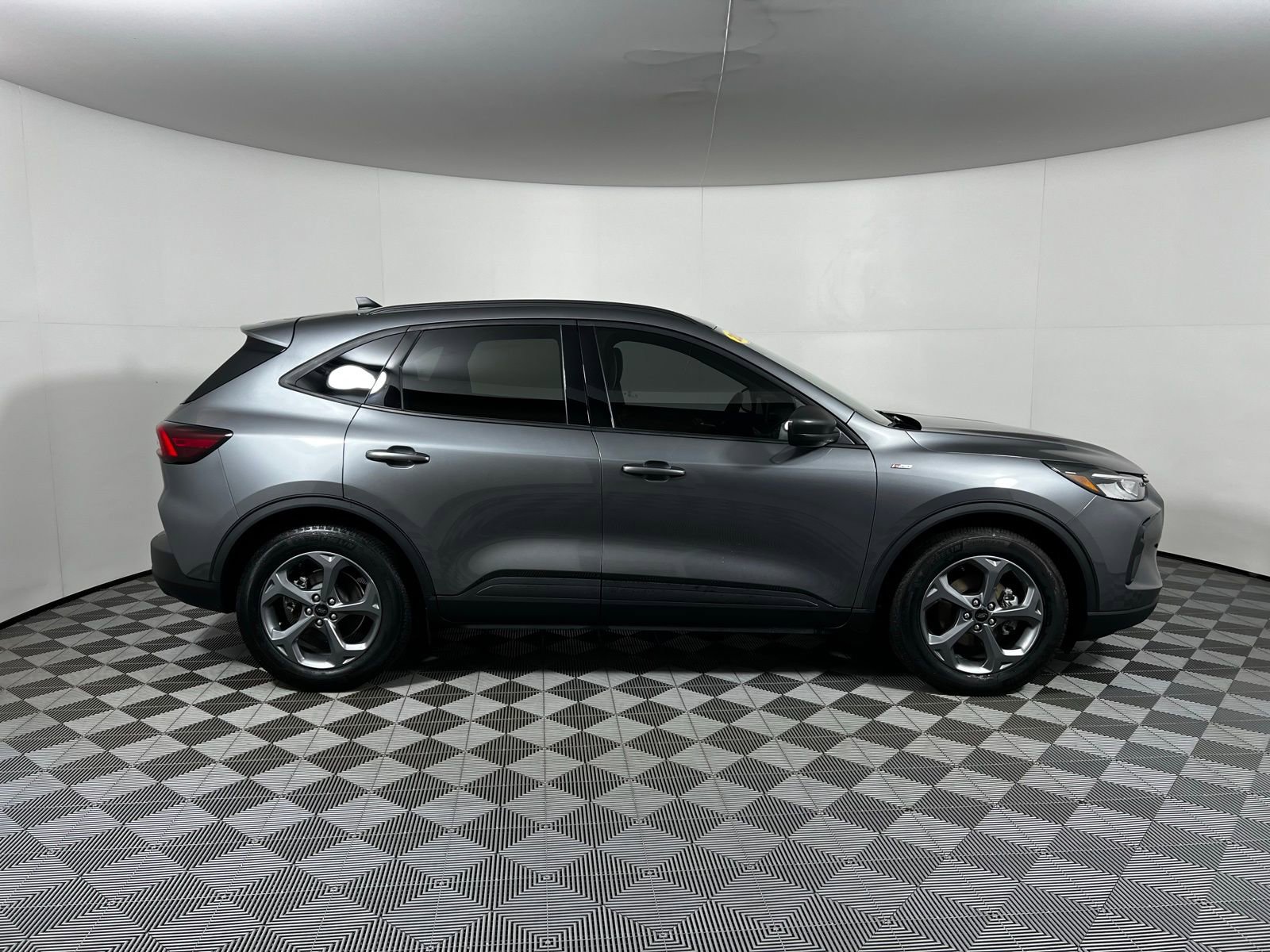 Used 2025 Ford Escape ST-Line w/ Equipment Group 301A image 4