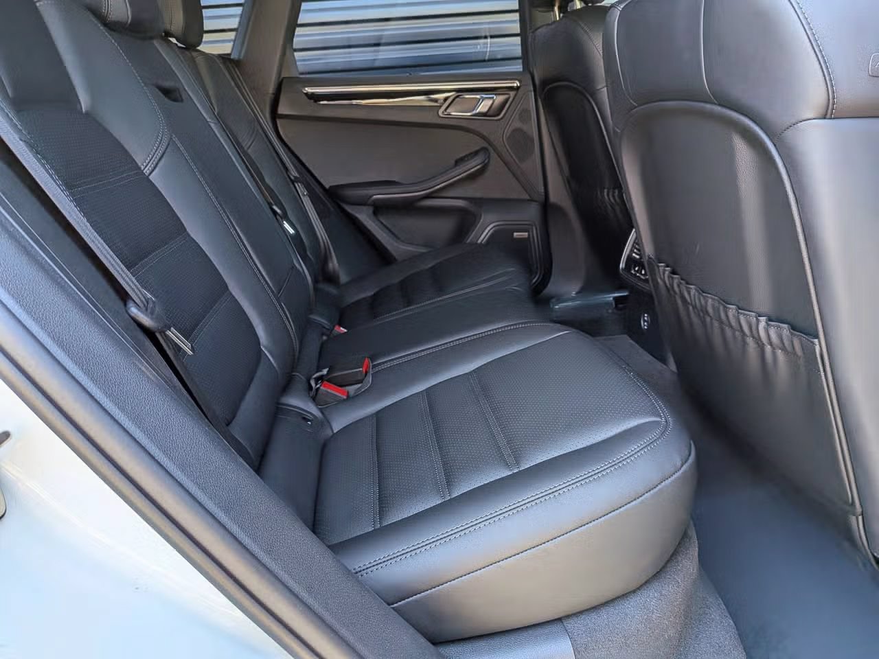 Certified 2025 Porsche Macan S AWD/4WD image 25