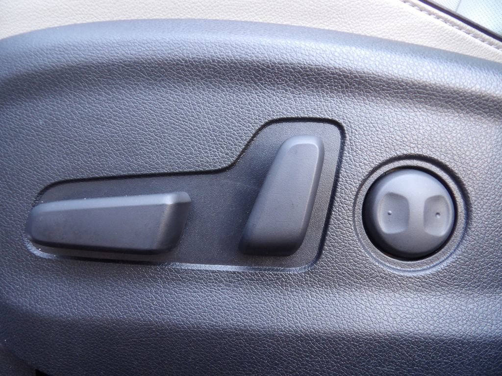 Used 2021 Kia Sportage EX w/ EX Technology Package image 13