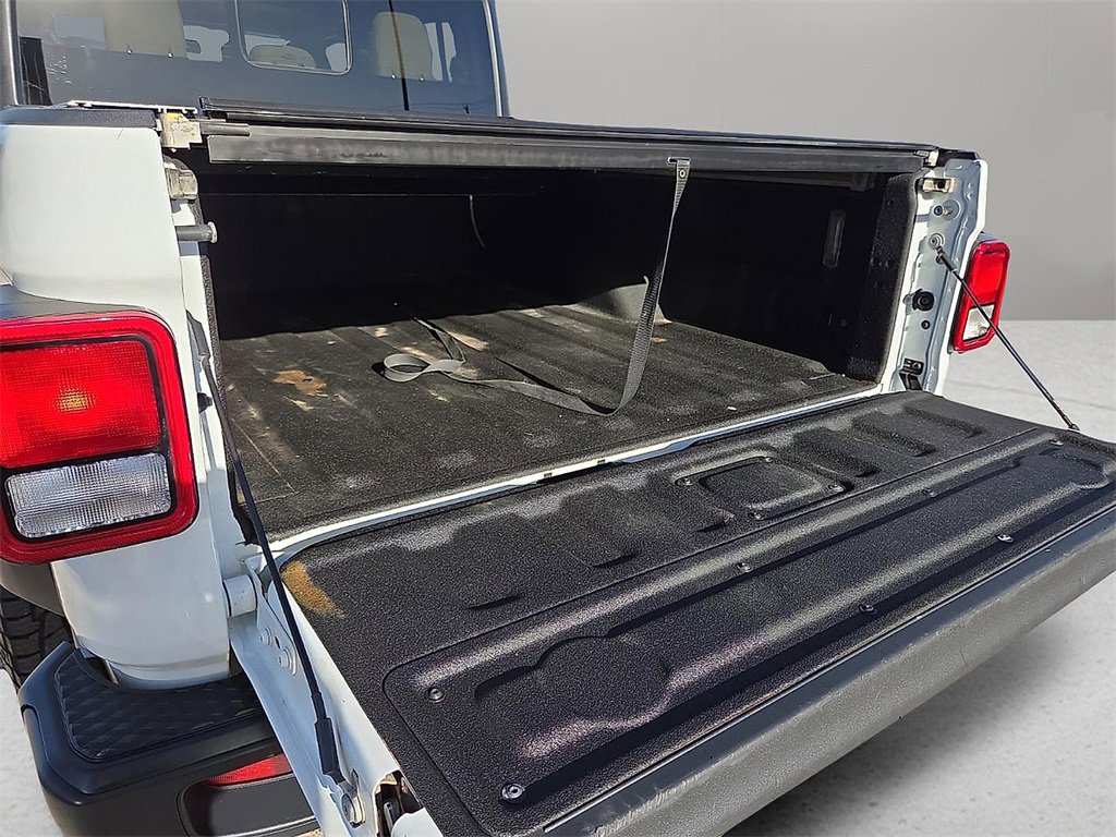 Used 2022 Jeep Gladiator Willys image 8