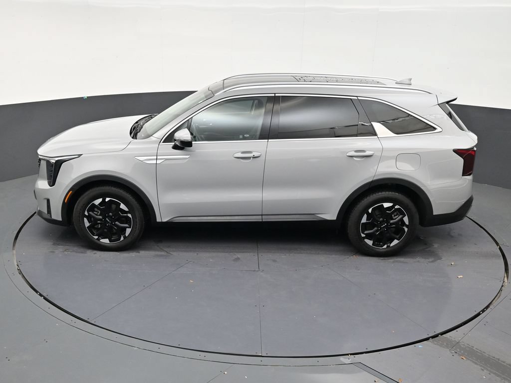 Used 2025 Kia Sorento S w/ Panoramic Sunroof Package FWD image 13