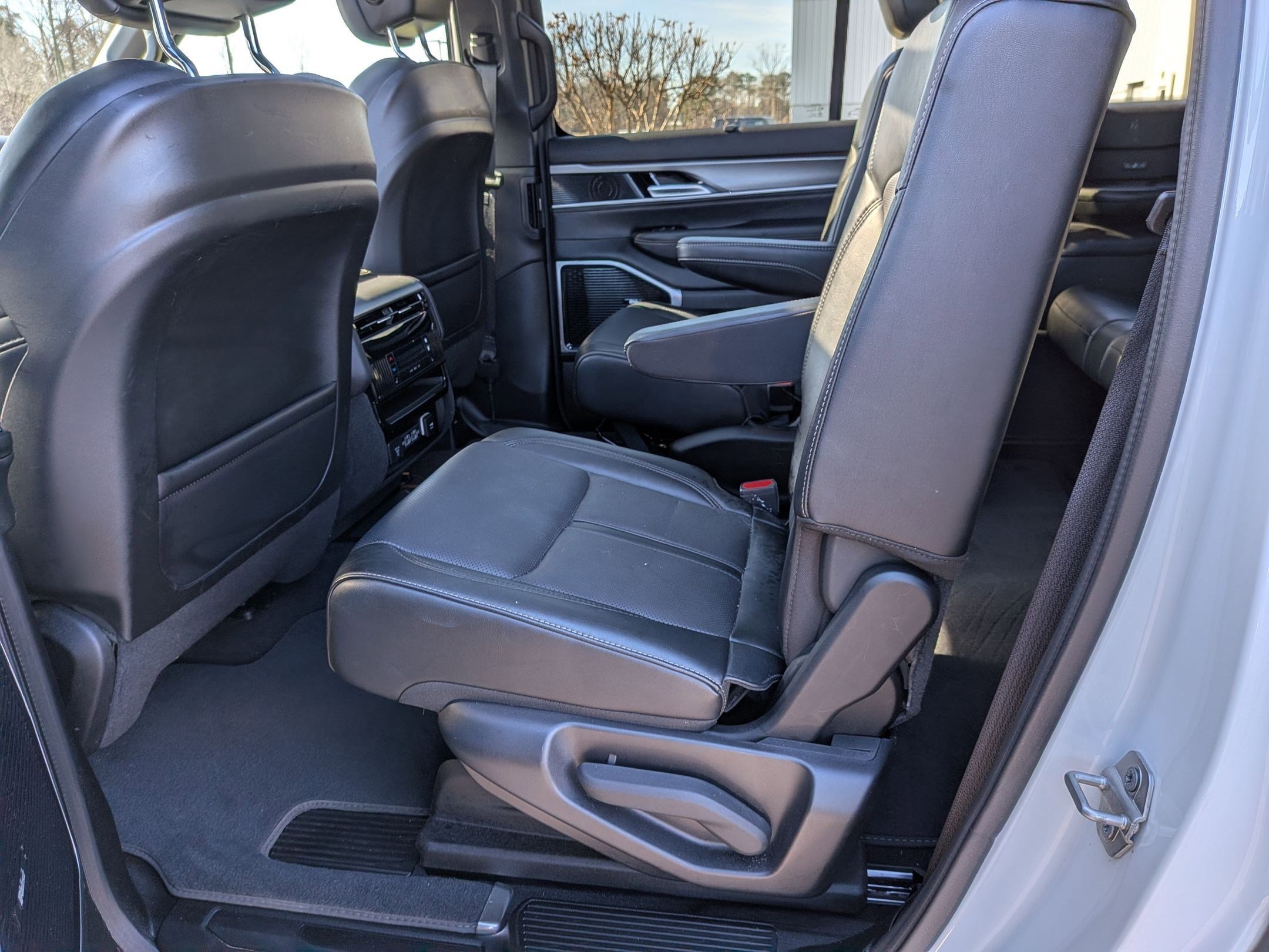 Certified 2025 Jeep Wagoneer Series III w/ Premium Group I image 29