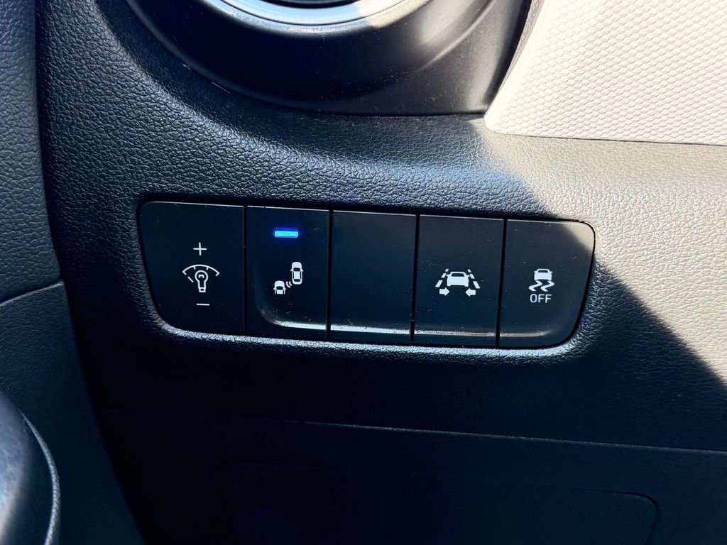 Used 2021 Hyundai Kona Limited image 22