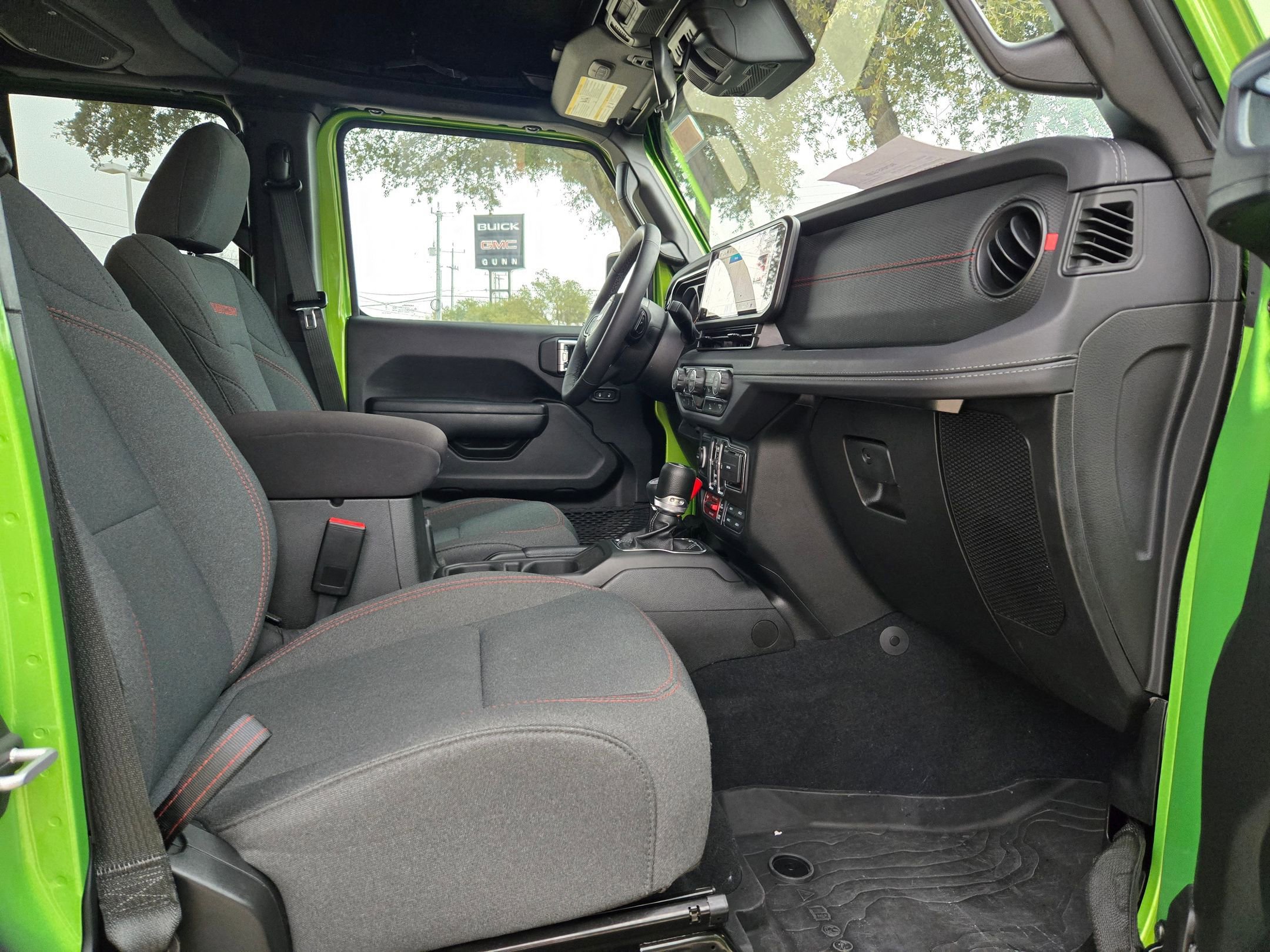 Used 2025 Jeep Wrangler Unlimited Rubicon w/ XTREMEE 35" Tire Package image 29