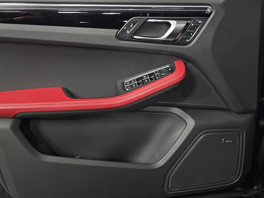 Used 2025 Porsche Macan image 22