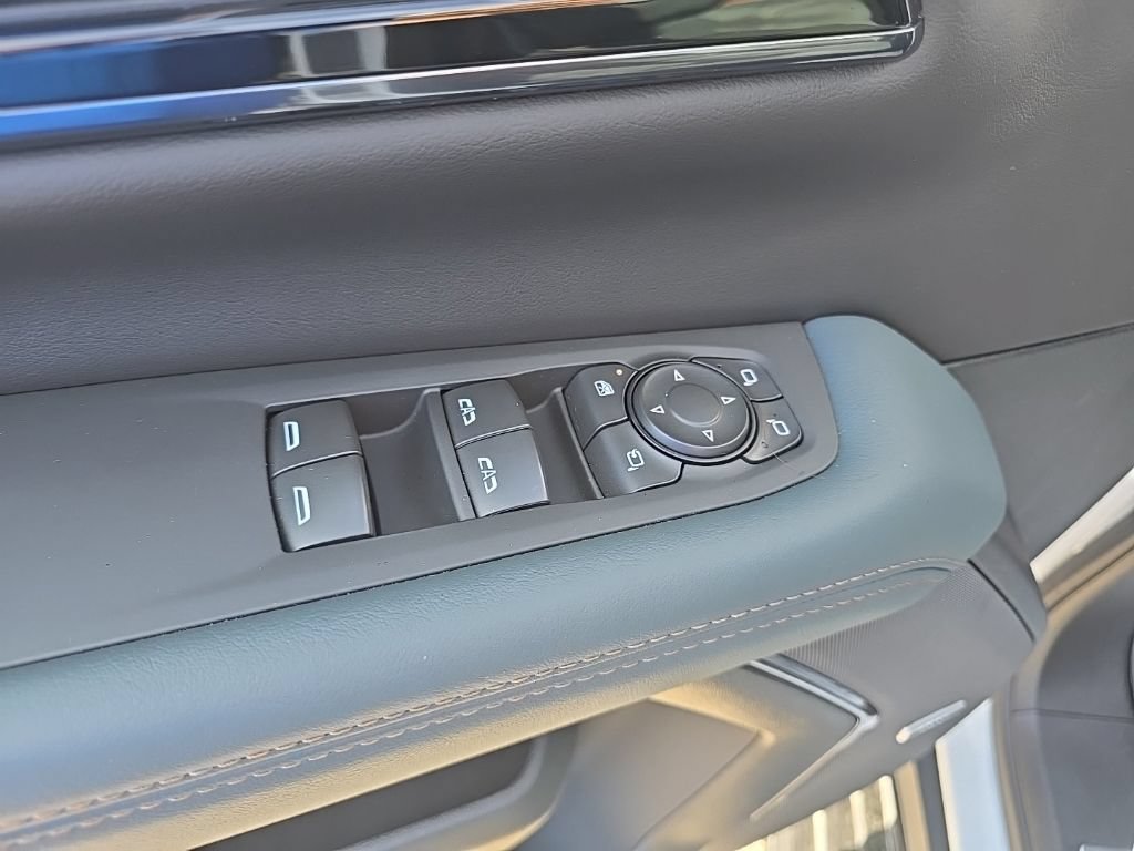 Used 2025 GMC Yukon XL AT4 w/ LPO, Floor Liner Package AWD/4WD image 13