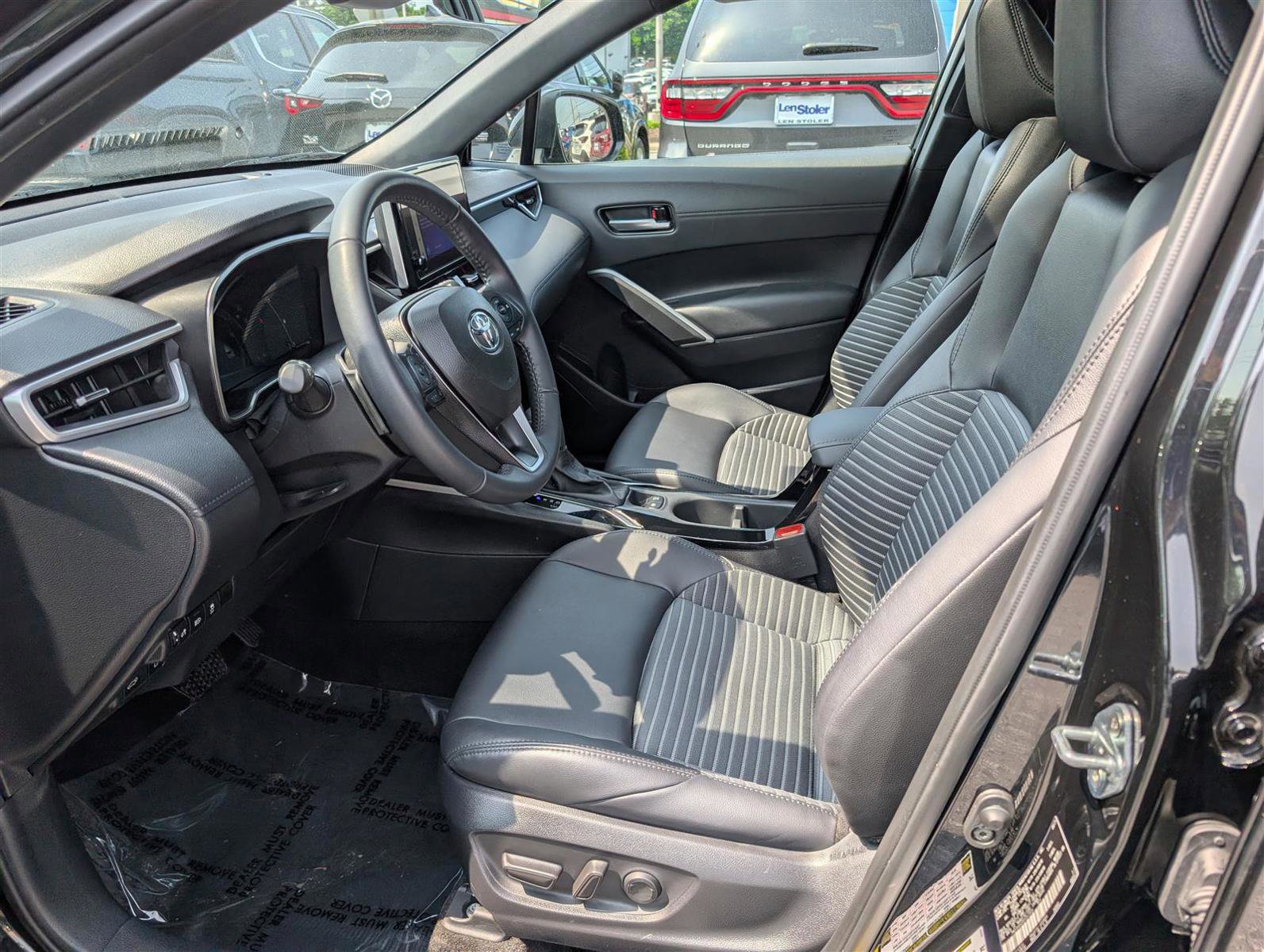 Used 2024 Toyota Corolla Cross XSE w/ Convenience Package image 18