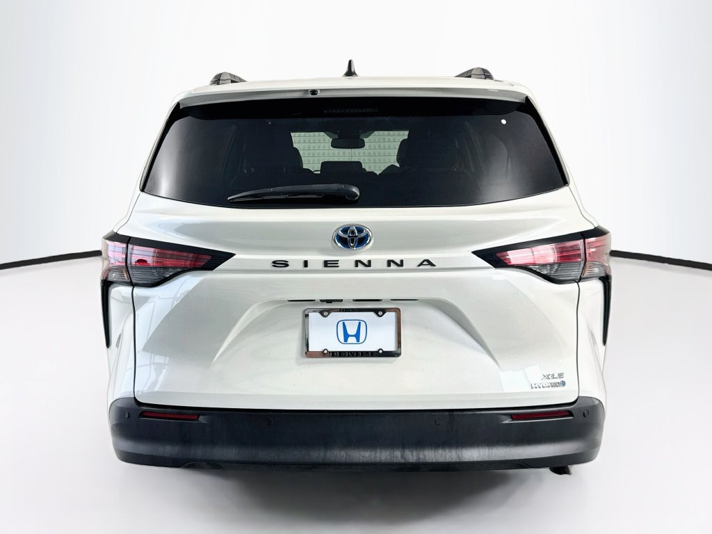 Used 2021 Toyota Sienna XLE FWD image 6