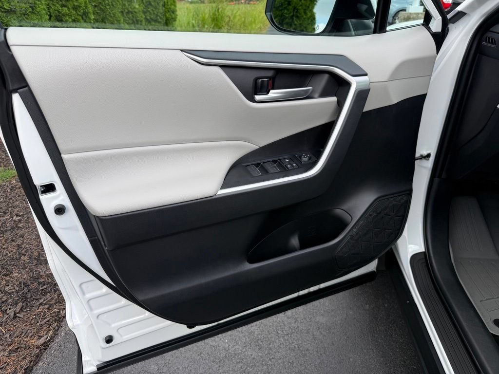 Certified 2025 Toyota RAV4 XLE AWD/4WD image 10