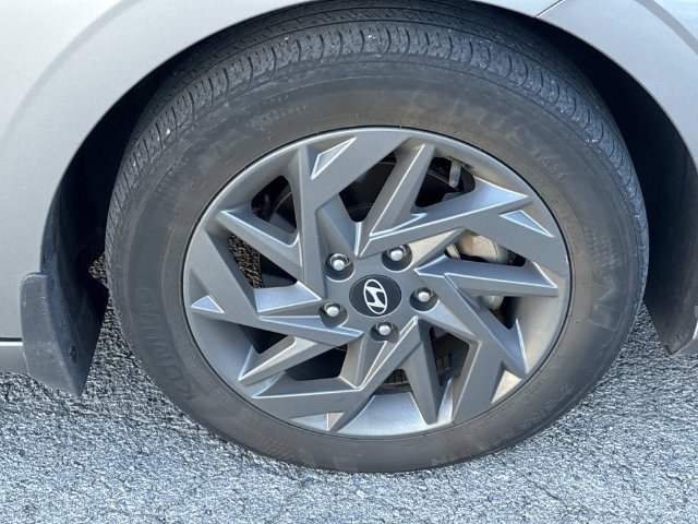 Used 2024 Hyundai Elantra SEL FWD image 9