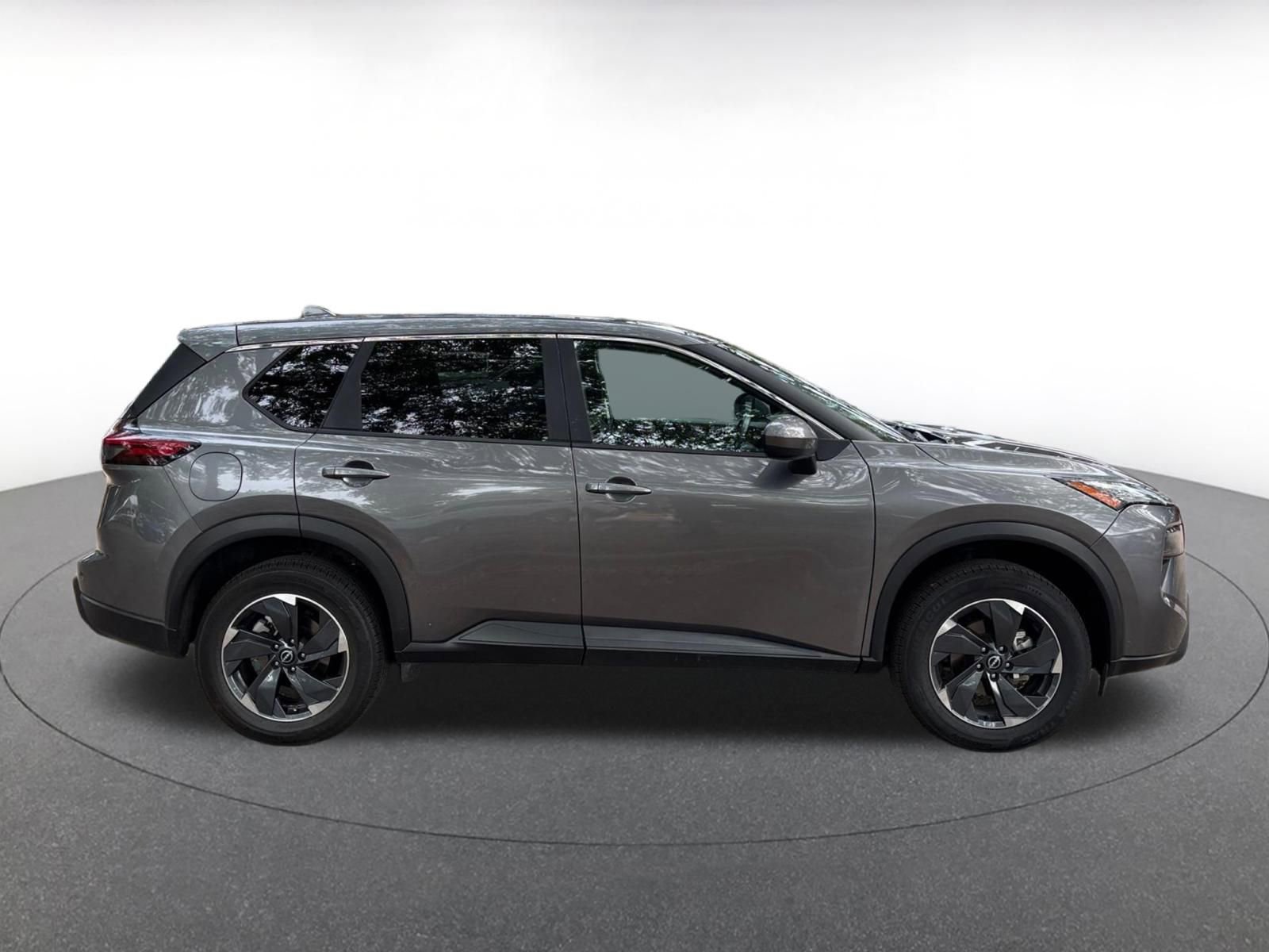 Used 2025 Nissan Rogue SV AWD/4WD image 8