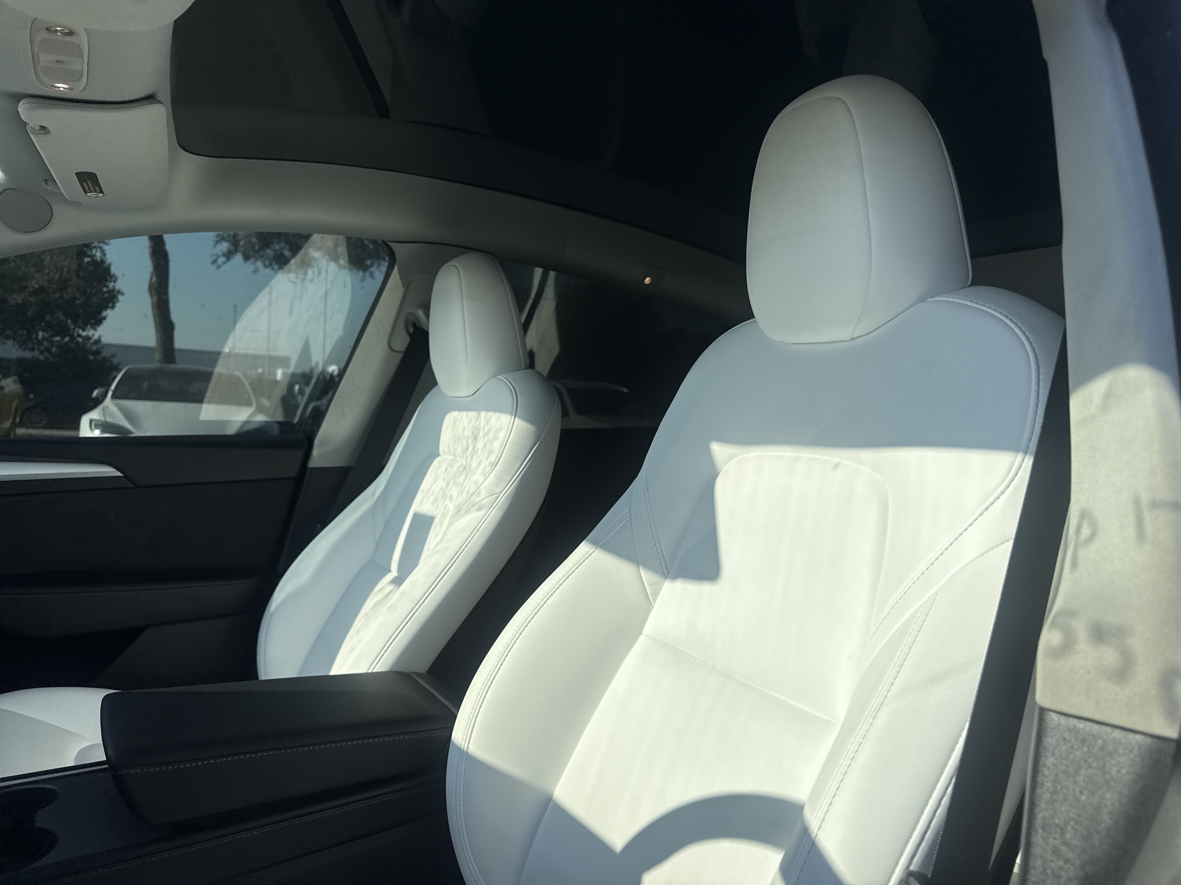 Used 2024 Tesla Model Y Long Range RWD image 4