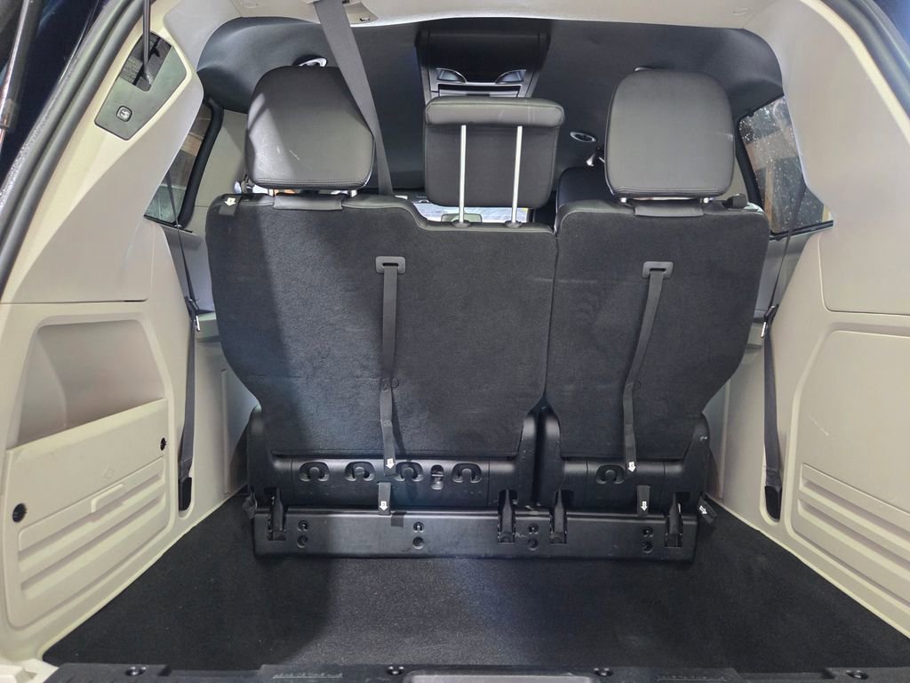 Used 2017 Dodge Grand Caravan SXT w/ Driver Convenience Group image 19