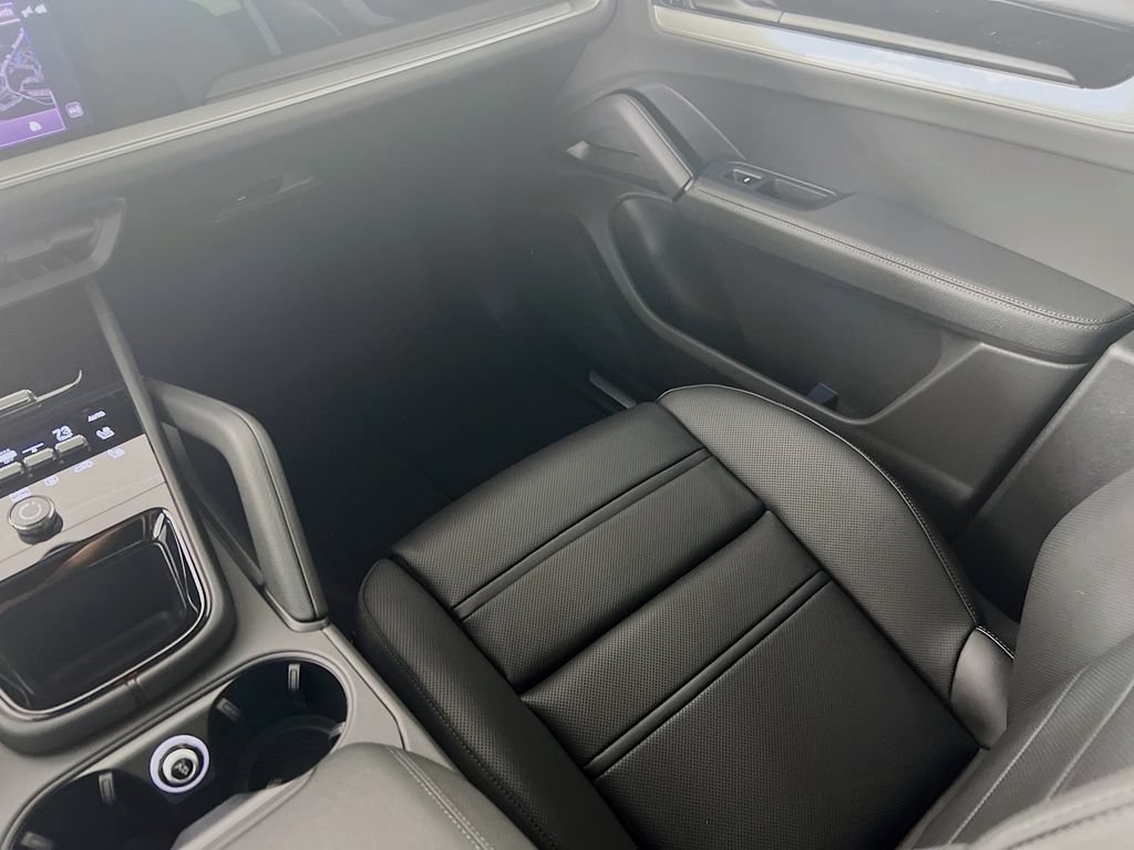 New 2026 Porsche Cayenne E-Hybrid Coupe AWD/4WD image 26
