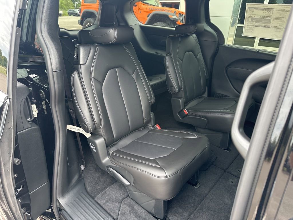 New 2026 Chrysler Pacifica Select image 18