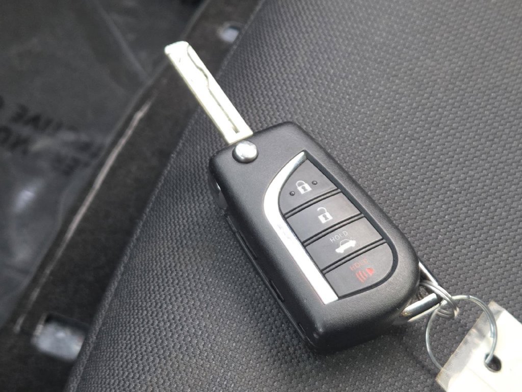 Used 2025 Toyota Corolla LE FWD image 30