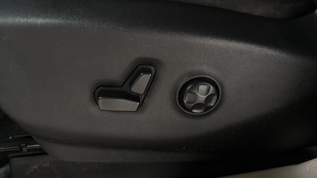 Used 2018 Chrysler Pacifica Touring-L FWD image 17