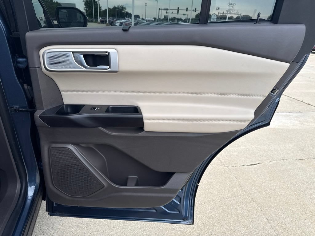 Used 2020 Ford Explorer Platinum w/ Premium Technology Package AWD/4WD image 21