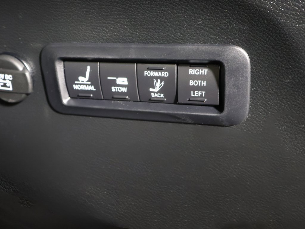 Used 2020 Chrysler Pacifica Limited image 58