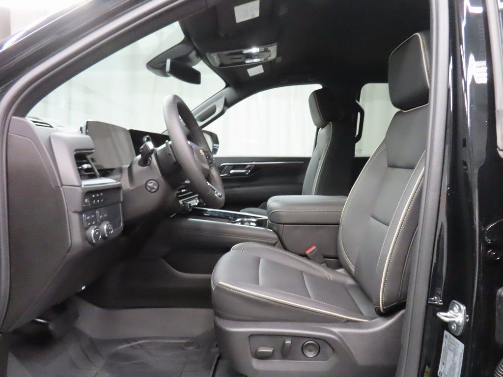 Used 2025 Chevrolet Suburban Premier AWD/4WD image 9