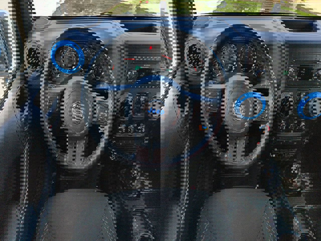 Used 2016 Jeep Wrangler Unlimited Sahara AWD/4WD image 14