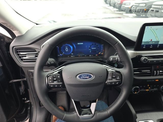 Certified 2022 Ford Escape Titanium w/ Class II Trailer Tow Package image 26