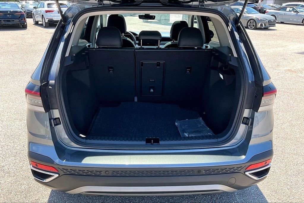 Certified 2025 Volkswagen Taos SE w/ Panoramic Sunroof Package image 15