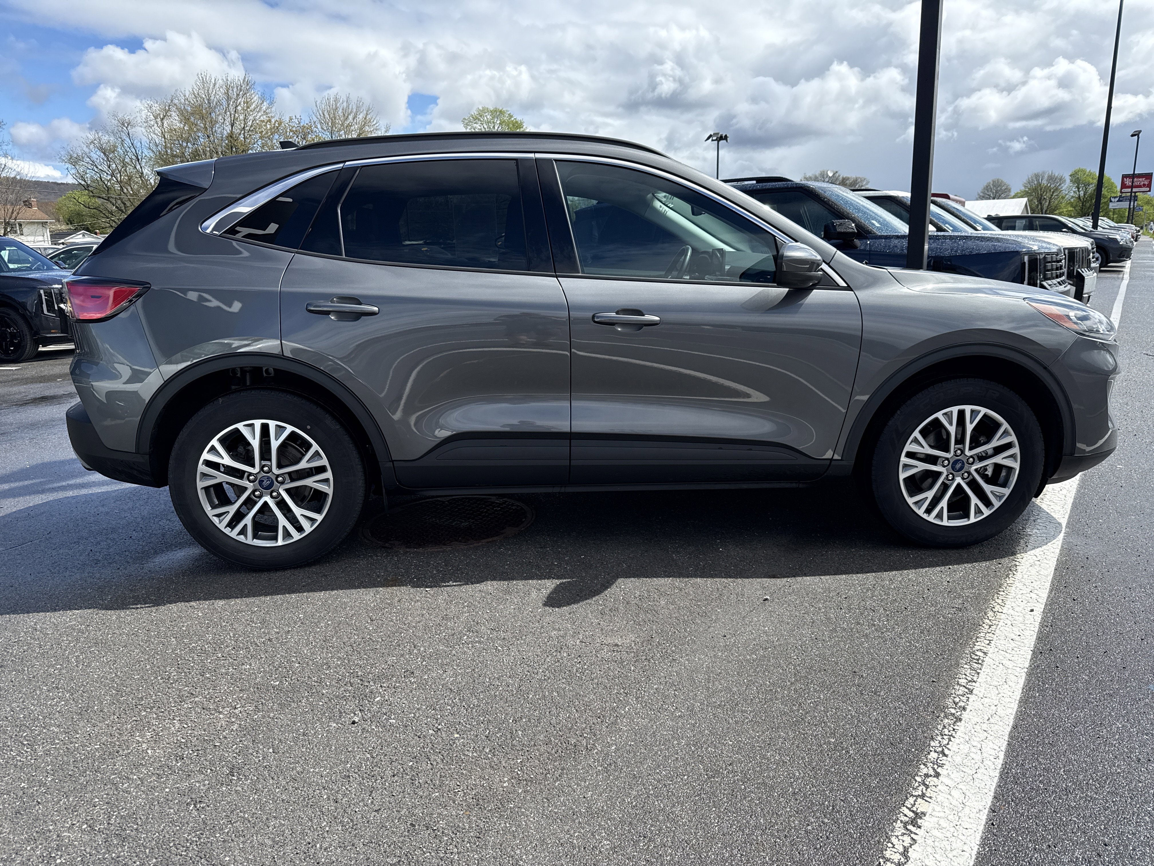 Used 2022 Ford Escape SEL AWD/4WD image 2