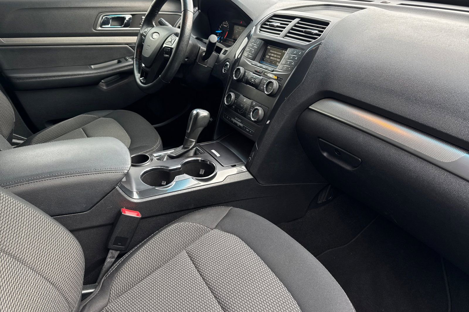 Used 2019 Ford Explorer XLT image 15