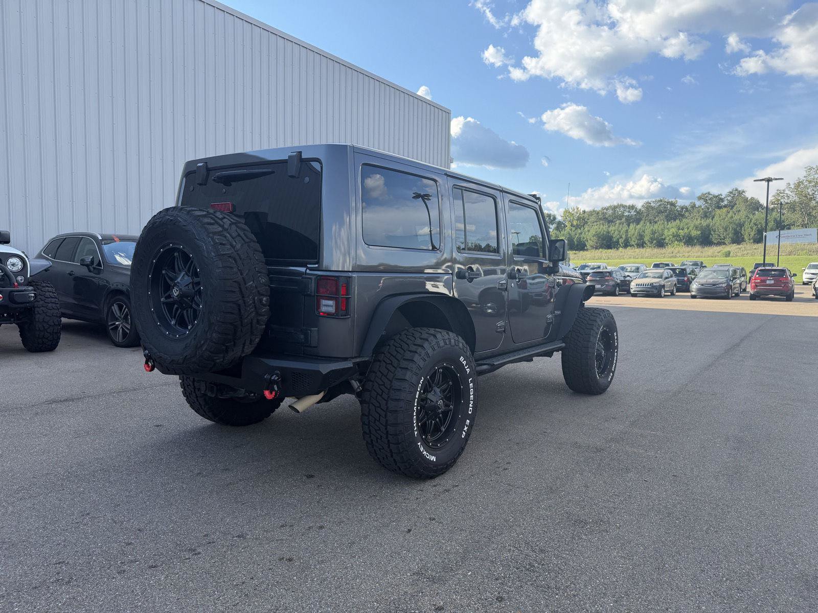 Used 2017 Jeep Wrangler Unlimited Rubicon AWD/4WD image 6