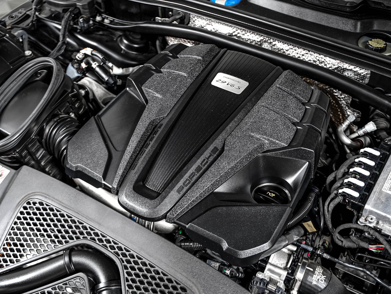 Certified 2023 Porsche Macan S AWD/4WD image 13