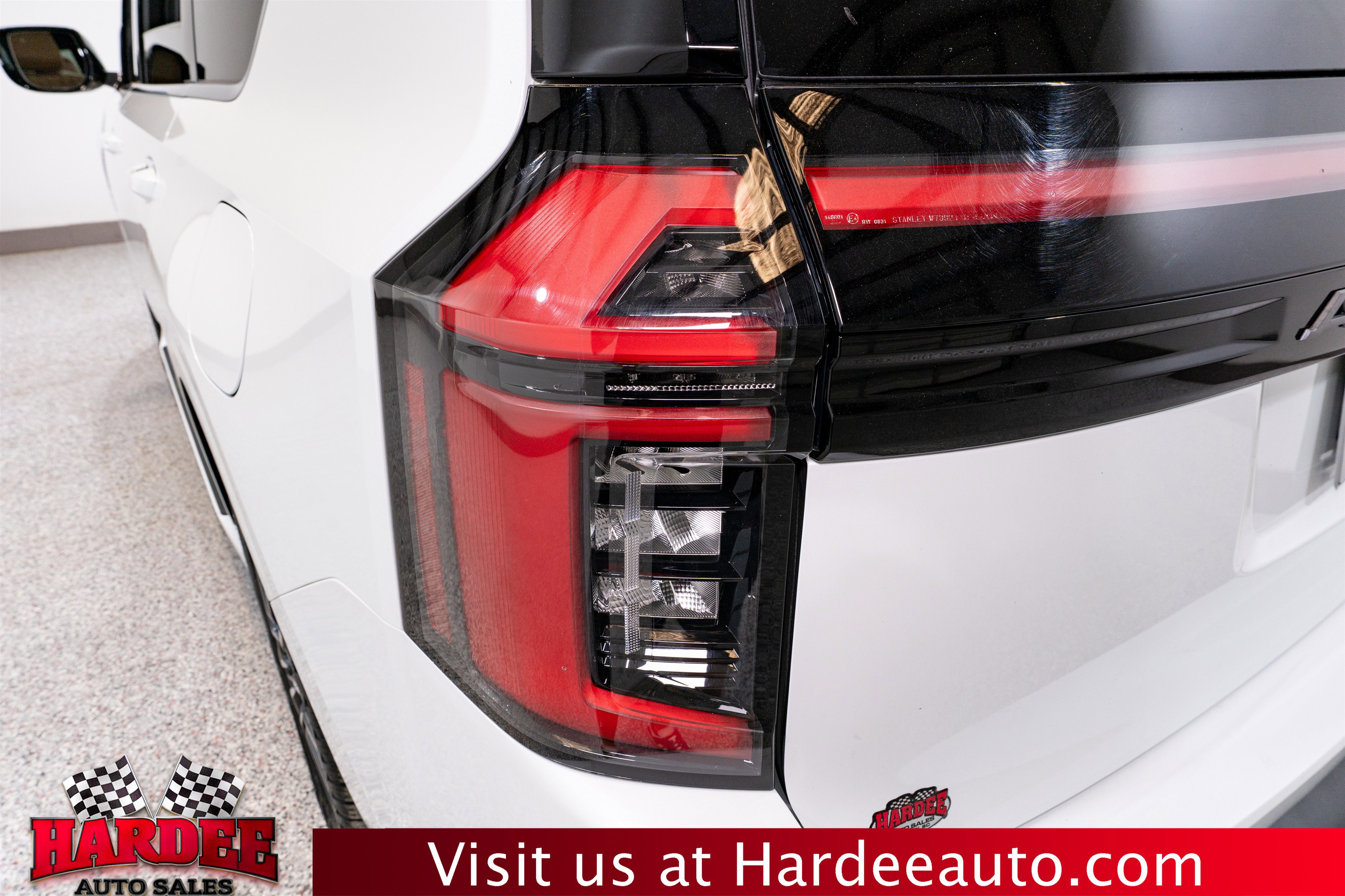 Used 2025 Nissan Armada Platinum Reserve AWD/4WD image 9