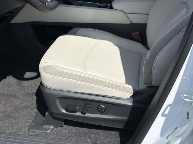 New 2026 Nissan Pathfinder SL w/ SL Premium Package (P04) AWD/4WD image 13