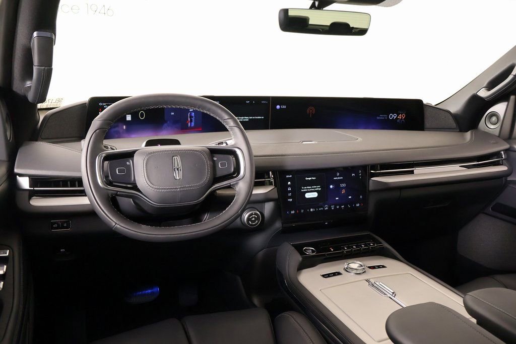New 2025 Lincoln Navigator Reserve w/ Jet Appearance Package image 2