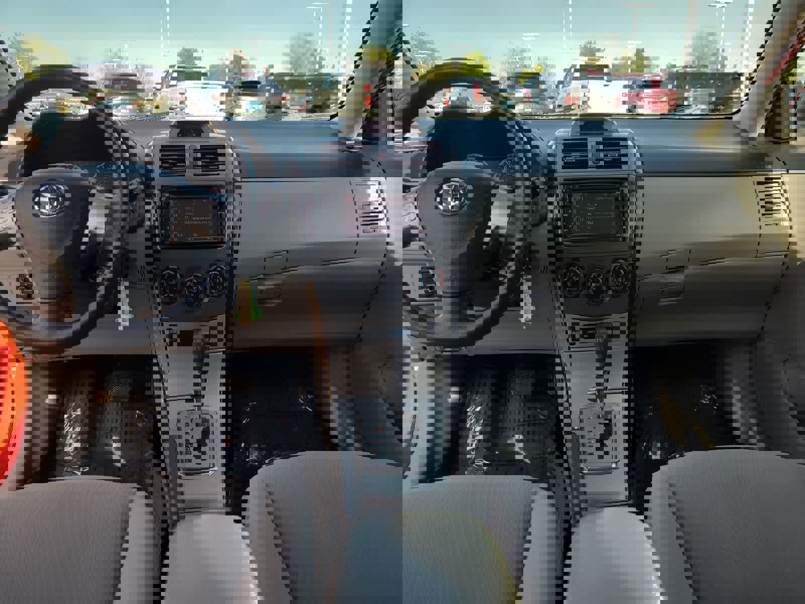 Used 2013 Toyota Corolla LE FWD image 18